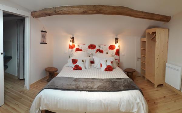 Chambres d'hôtes La chenevière, จอง โรงแรม Saint-Rémy-de-Chargnat Puy-de-Dôme