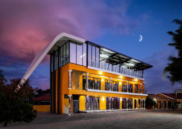 SelaMod Village Guest House, จอง เกสท์เฮาส์ Tshaneng North West