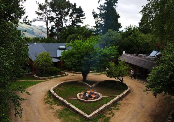 Away with the Fairies Nature Lodge and Backpackers, จอง โฮสเทล Hogsback Eastern Cape