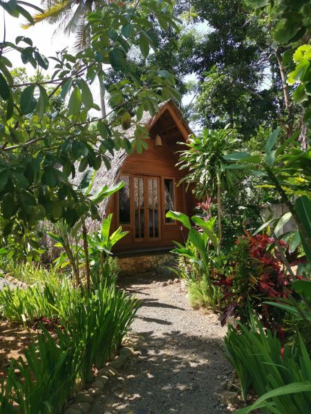 Coconut Tree Cottages, จอง โรงแรม Batukaras West Java