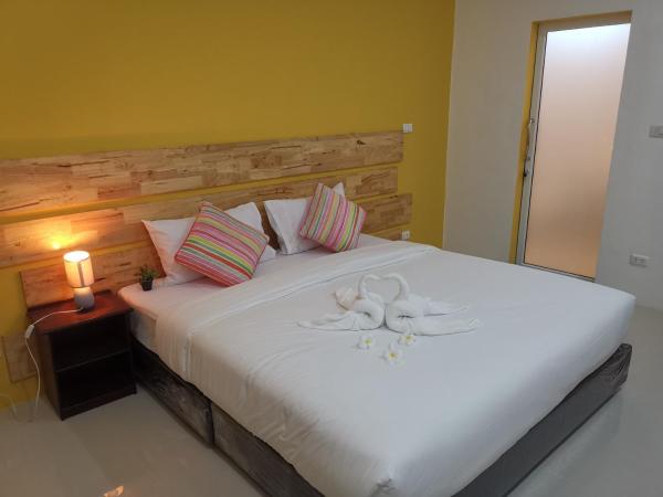 นิวเวฟภูเก็ต, จอง โรงแรม Ban Na Kok ภูเก็ต