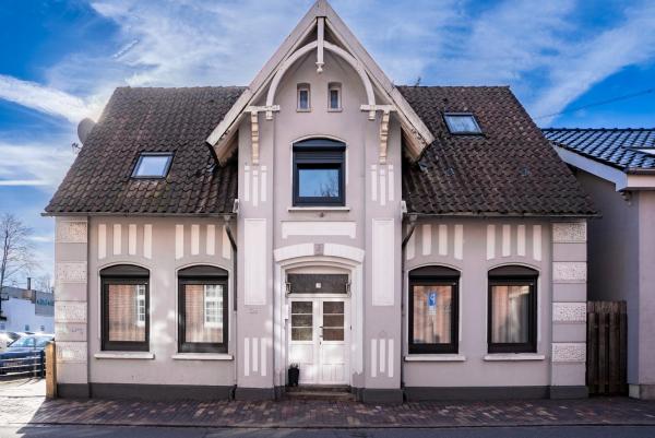 CityGlückNms - Direkt am Bahnhof und Einkaufszentrum, จอง เกสท์เฮาส์ Neumünster Schleswig-Holstein