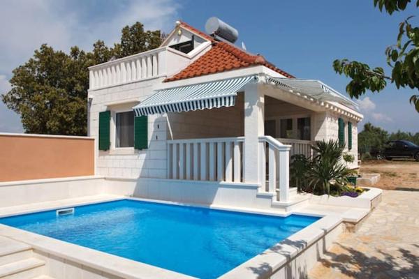 Charming Villa in Pučišća + Pool, จอง วิลล่า Pucisca Brac Island