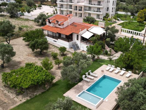 Sunny Countryside Villa - With private pool