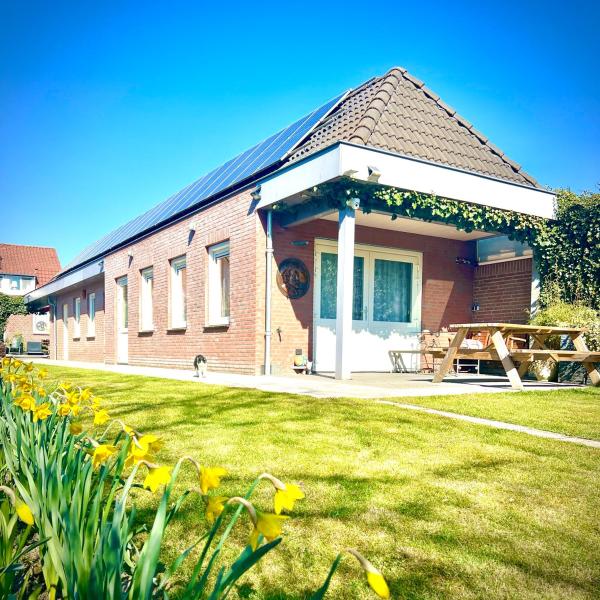 Rooi Bij de Knoptoren B&B, จอง ที่พักพร้อมอาหารเช้า Sint-Oedenrode Noord-Brabant