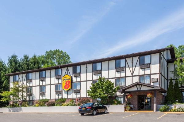 Super 8 Norwich, จอง โรงแรม Bainbridge New York State