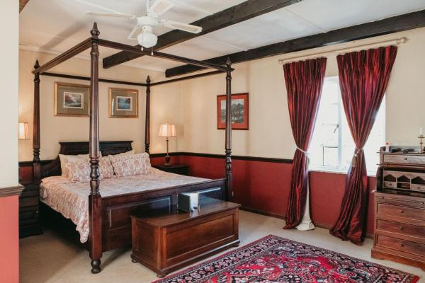 The Historic Pig and Whistle Inn, จอง เกสท์เฮาส์ Kenton on Sea Kariega Private Game Reserve