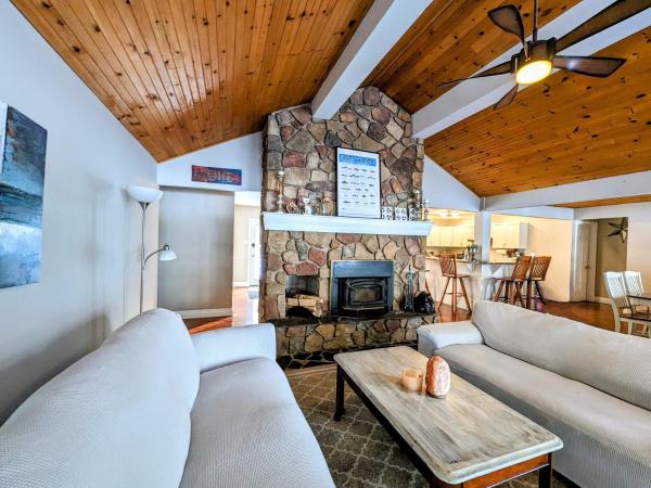 Cozy Escape, Kawarthas Cottage With Sauna, จอง บ้านพักตากอากาศ Buckhorn Kawartha and Northumberland