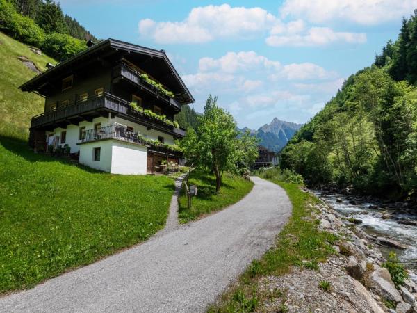 Chalet in Tirol by Zillertal Ski Slopes, จอง ชาเล่ต์ Mayrhofen Mayrhofen-Hippach
