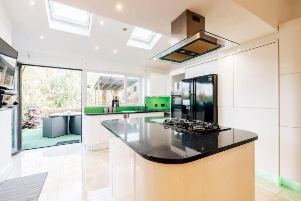 Luxury Unique Townhouse with Hottub & Pizza Oven, จอง วิลล่า โบลตัน Greater Manchester