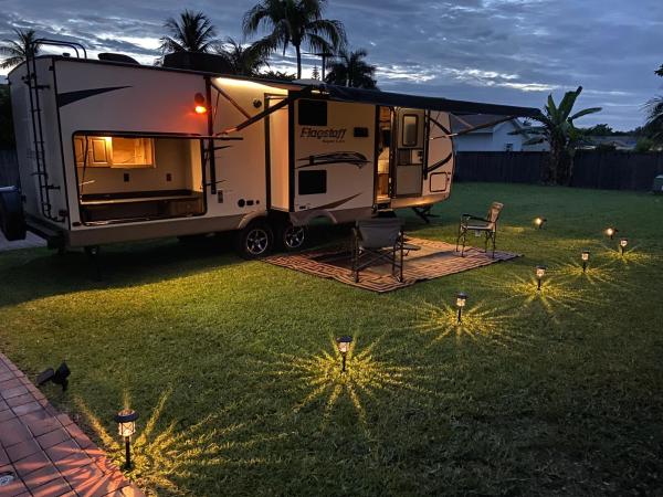 Cozy Camper - Free Parking, จอง ลานตั้งแคมป์ ไมแอมี ไมอามีบีช