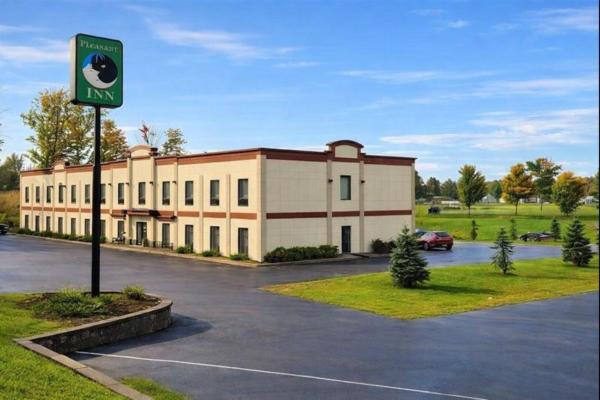 Pleasant Night Inn, จอง โรงแรม West Carthage รัฐนิวยอร์ก