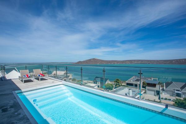 THE VIEW LANGEBAAN LAGOON VILLA WITH HEATED POOL and SOLAR ENERGY, จอง วิลล่า Langebaan Western Cape