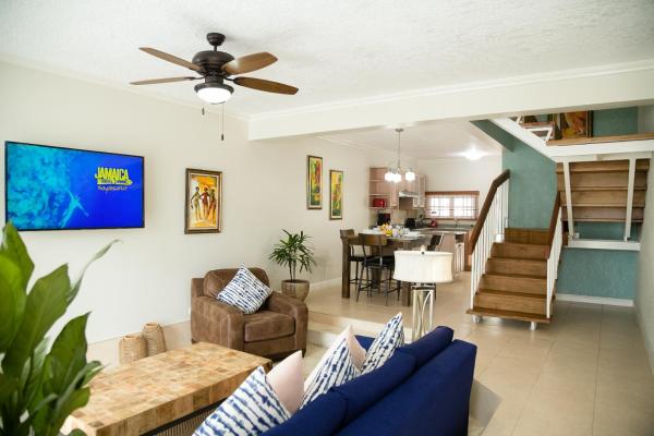 Choose To Be Happy at Surbiton Square - Two Bedroom Townhouse, จอง วิลล่า คิงส์ตัน ประเทศจาเมกา