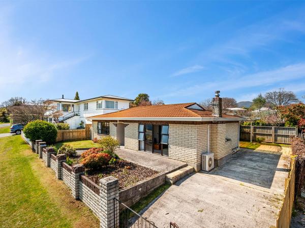 Heathcote Cottage - Taupo Holiday Home, จอง บ้านพักตากอากาศ Taupo Lake Taupo