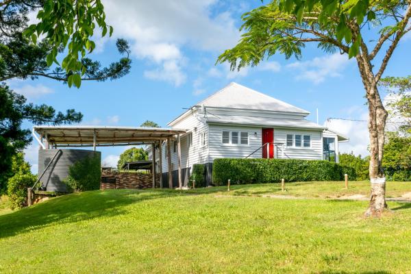 Thirlestane Farm Cottage & Barn, จอง พักในฟาร์ม Cooroy Noosa Hinterland