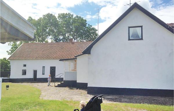 Gorgeous Home In Degerhamn With Kitchen, จอง บ้านพักตากอากาศ Degerhamn คาลมาร์