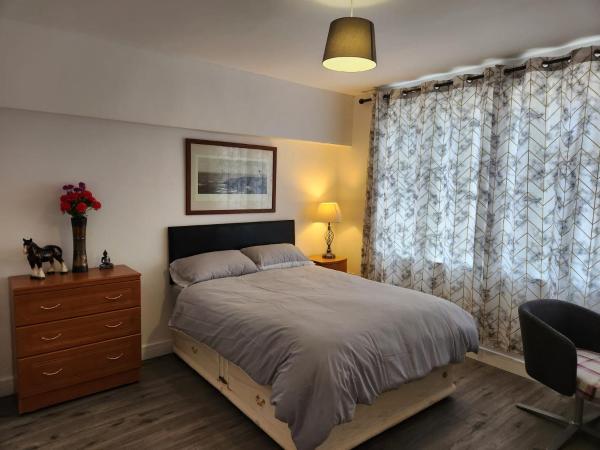 White House Ensuite double bedroom, จอง  Warrington Cheshire