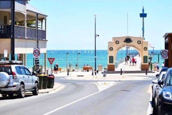 Seaside Villa Steps to Beach, Cafes, Boutiques, จอง  Brighton Adelaide Region