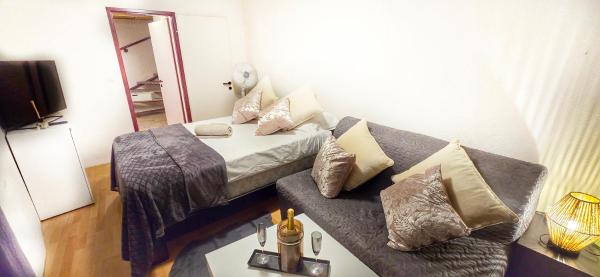 Au 26BIS 2 Appartements MONTREUX 1 Apartment niveau 0 et un autre appartement duplex niveau 1 et 2 15 minutes à pieds du centre de Montreux Lac Léman idéal pour balades en ville Montagne festivals Casino plages ski Fredy Mercury Marché de Noël, จอง อพาร์ทเมนท์ เมืองมองเทรอ Lavaux