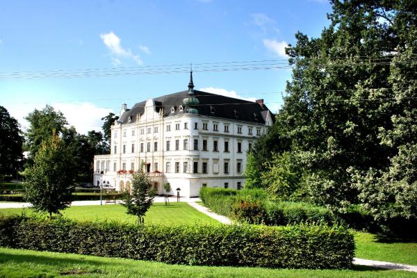 Penzion na zámku Bartošovice, จอง  Novy Jicin Wallachia