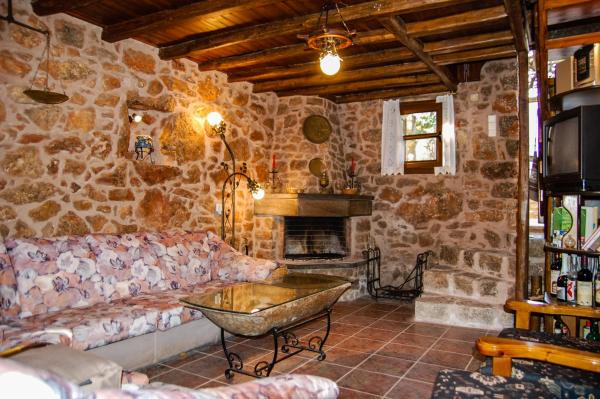 Stone House - Medieval Greek Village, จอง  Avgonyma Chios