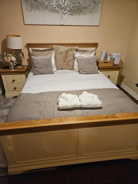 Elite Room at New Forest Village, จอง  Robin Hood West Yorkshire