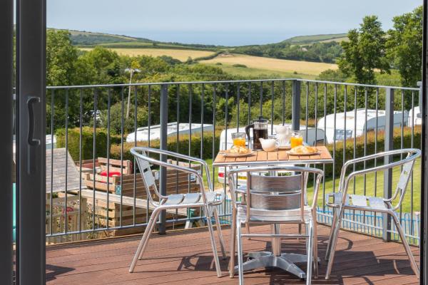 Cornish Coasts Holiday Park, จอง  Bude Cornwall