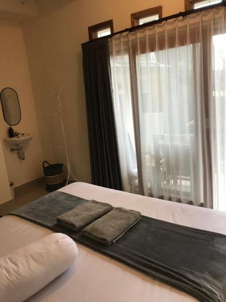 sunshine Homestay, จอง  กูตาลอมบอก ลอมบ็อก