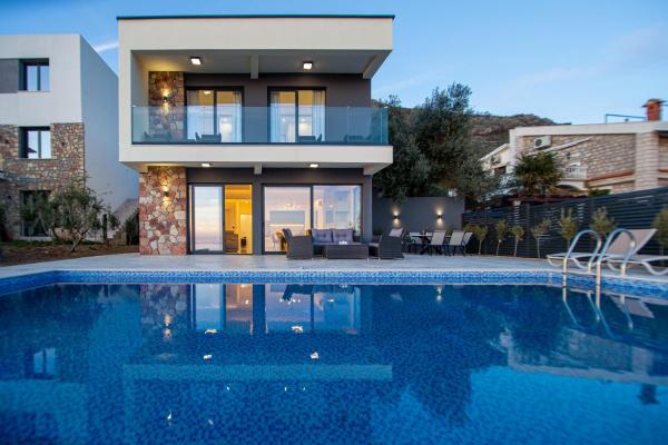 Villa Aurora Azure - Luxury Infinity Pool Resort, จอง  Katun-Rezevici เมืองบุ้ดว่า