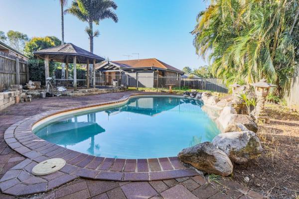 Entire Coastal Villa 4BR 2BA Swimming Pool Courtyard, จอง  Redland Bay Brisbane Region
