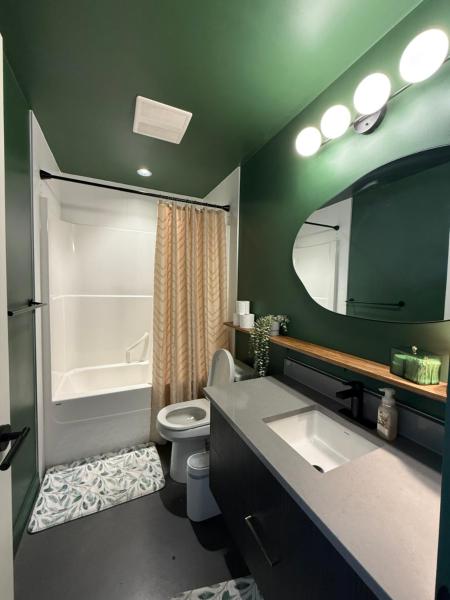 Stylish Condo, Riverview, Downtown East Village, Mins to Stampede, Saddledome, จอง  แคลกะรี Calgary Region