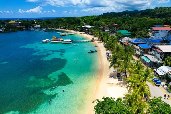 Villa con piscina privada, West Bay Roatan, จอง  Coxen Hole โรอาตัน