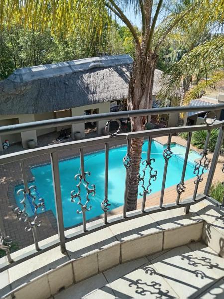 Simon Bekker units 2, จอง  Krugersdorp West Rand