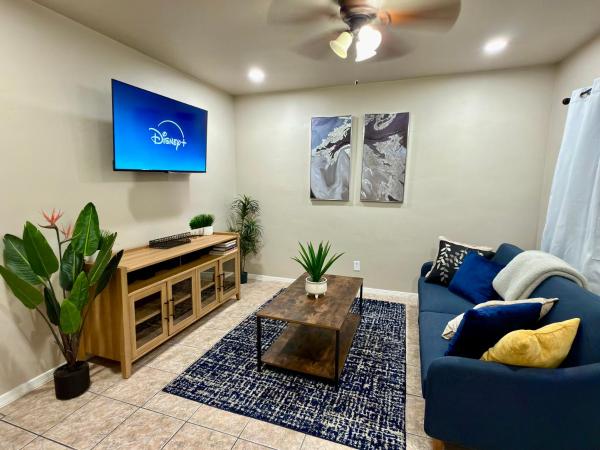 La Casa Contenta - Stylish Casita Near Downtown, Fort Bliss and Hospitals, จอง  เอลแพโซ เทกซัส