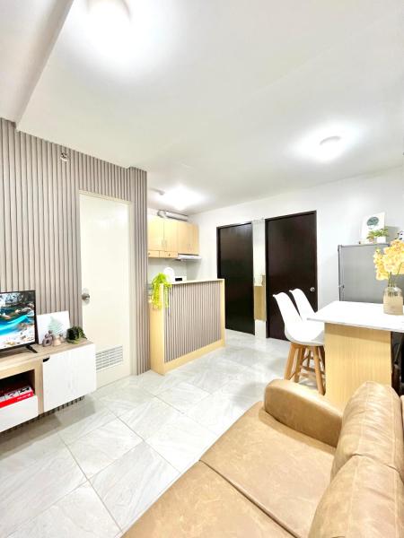 2 Bedroom Condo Fully-Furnished good for 5-6pax by Gerra at Urban Deca Homes Banilad, จอง โรงแรม Mandaue Visayas