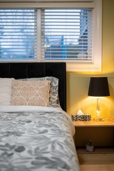 2BR Trafalgar Retreat near UBC & Pacific Spirit, จอง  แวนคูเวอร์ Lower Mainland British Columbia