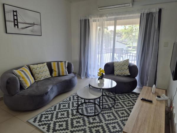 Elegant Bliss - at Dainfern, in Fourways, Sandton, จอง  Fourways ราเดบูร์ก