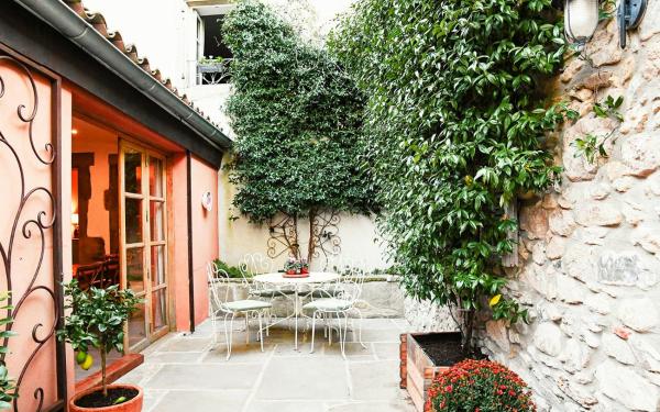 Charming Riverside House In Medieval Village, จอง  Villeneuve-Minervois Aude