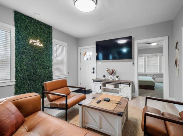 Amazing Boho Oasis Apartment in Ohio City, จอง  Ohio City Ohio