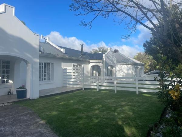 The White House, จอง  George Western Cape