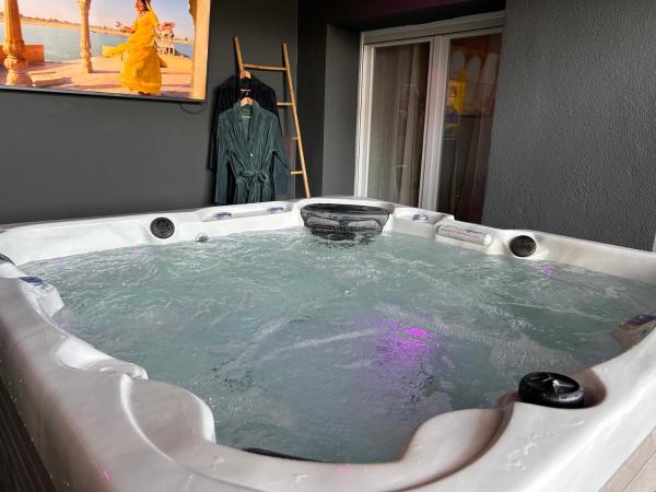 la suite prestige avec SPA SAUNA NETFLIX JARDIN, จอง  Champigneulles Lorraine