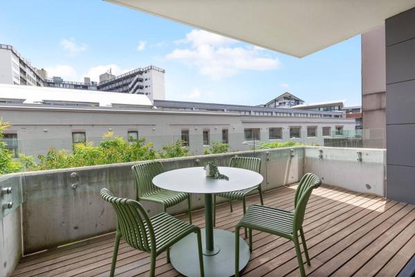 "Urban Duo" Side-by-Side Inner West Retreats, จอง  Camperdown ซิดนีย์