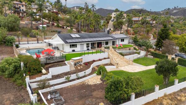 Luxury Oasis Valley Views Gameroom Villa, จอง  Vista San Diego County