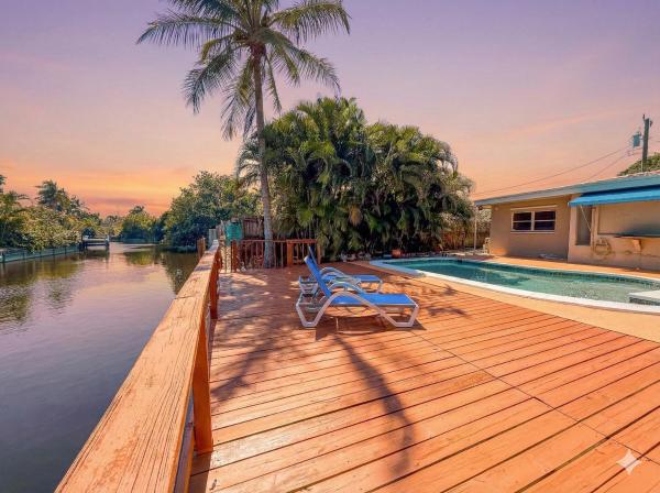 Private Pool Home Canal Views Waterfront Deck, จอง  นอร์ธ ลอเดอร์เดล Broward County