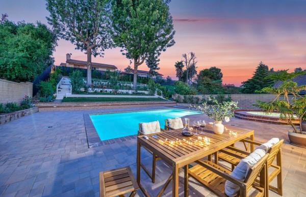 Luxe Sundance Villa 3BR with Pool and Spa Near Disney, จอง  Pomona Los Angeles Metropolitan Area