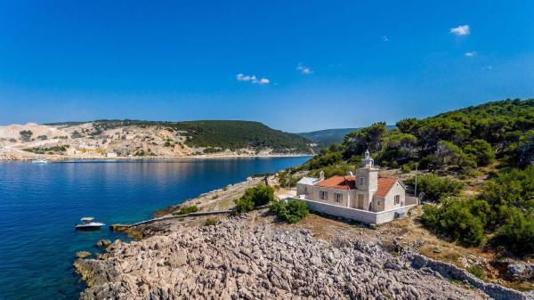 Phenomenal Pucisca Villa Lighthouse St Nicholas 2 Bedrooms Floor Heating, จอง  Pucisca Brac