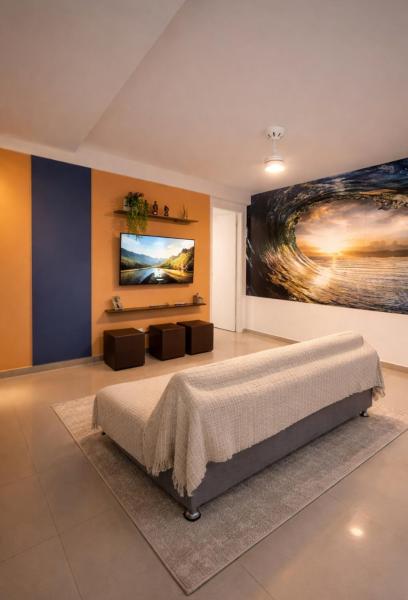 Apartamento com varanda, acomoda 6, vaga, Wi-Fi, 1 minuto da Praia a pé, จอง  รัฐรีโอเดจาเนโร ริโอ เด จาเนโร