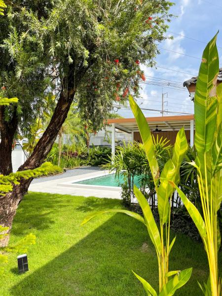 Lilly Pool Villa near Krabi Airport with Free Airport Shuttle, จอง  Ban Tha Nun Krabi Province